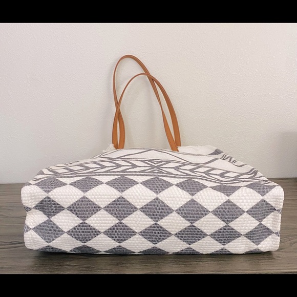 🆕LAST ONE!🛍 Large Boho Designed Knit Tote - Picture 4 of 5